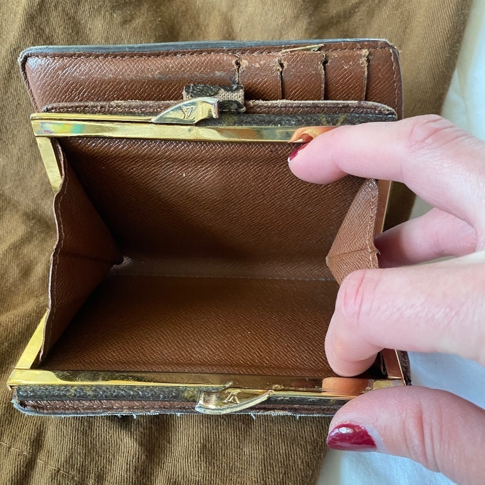 Louis Vuitton - Picture 4 of 4